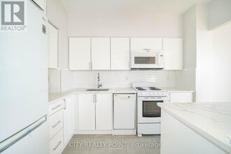 Building Photo - 490 Eglinton Ave E