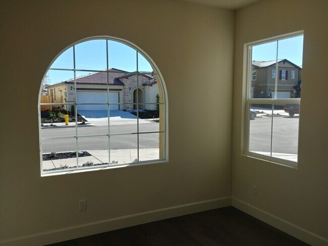 Building Photo - 2481 Azalea Ave