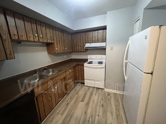 Building Photo - 1320 Millerwood Dr