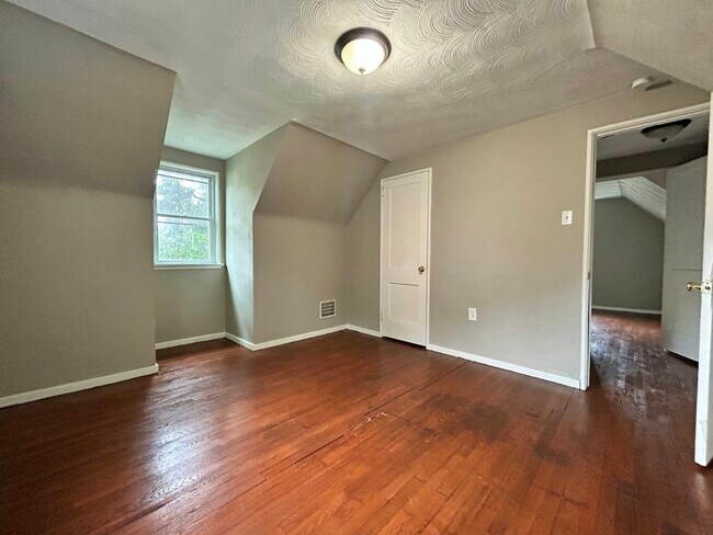 Foto del edificio - 151 Collins Dr