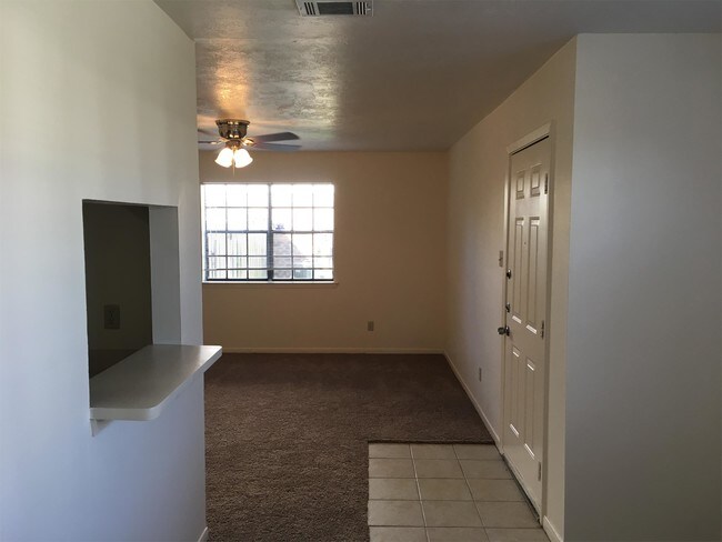 Building Photo - 800 Navarro Dr