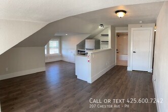 Building Photo - 207 Chester Ave