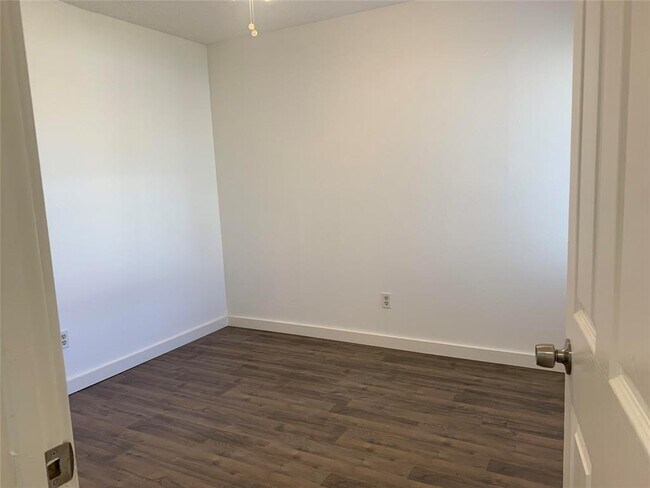 Foto del edificio - 5505 Thunderbird St