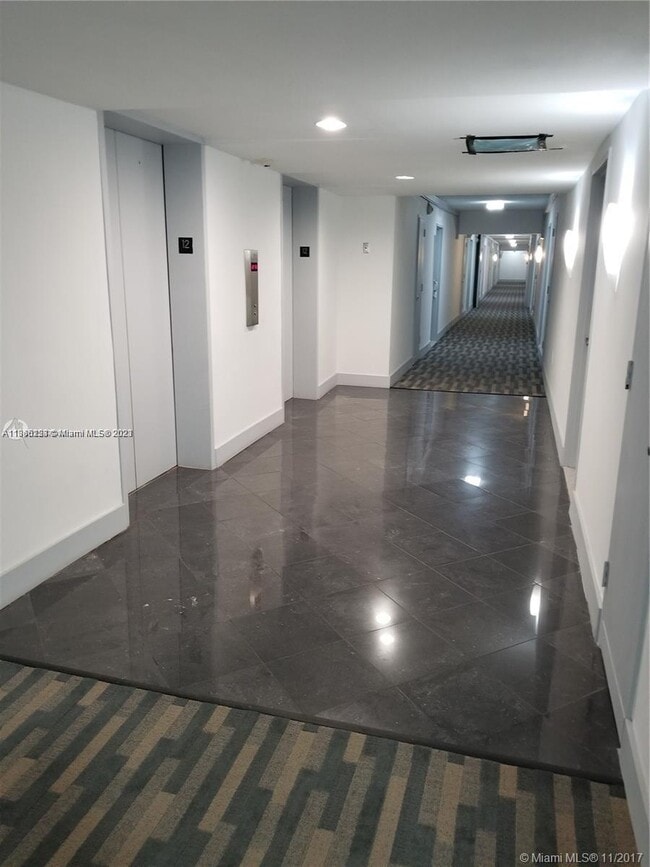 Building Photo - 1228 West Ave