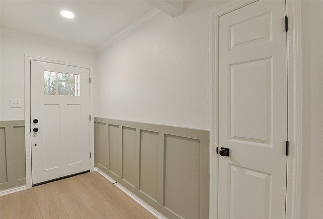 Foto del edificio - 3230 Golden Leaf Dr