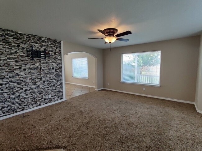 Building Photo - 3915 Hayden Ln