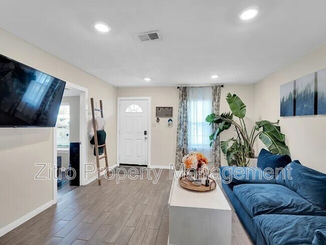 Building Photo - 4208 Wiman Dr
