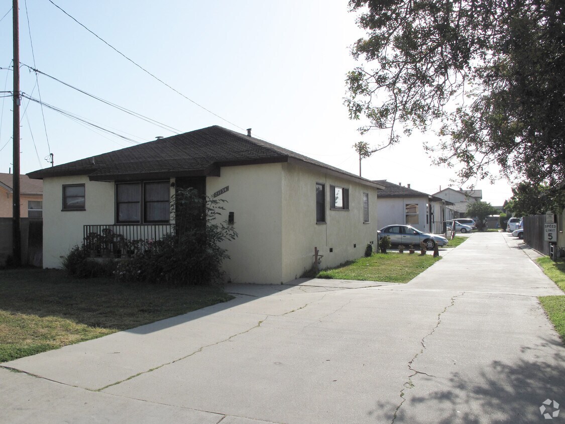 Primary Photo - 21734-2174 Dolores St