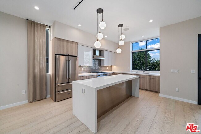 Foto del edificio - 4429 Tujunga Ave