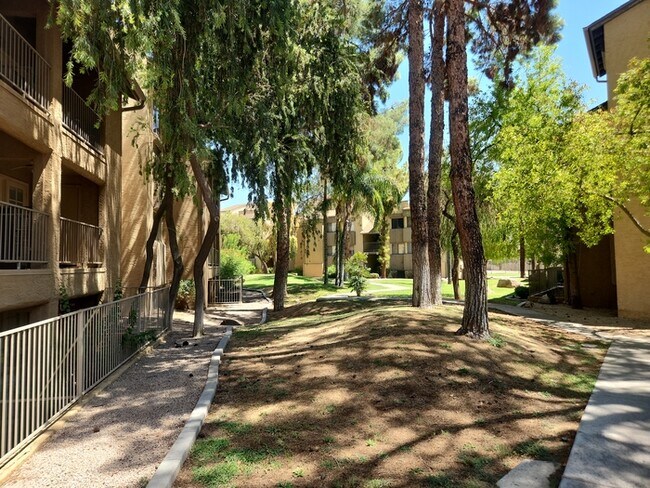 Building Photo - 2 bed / 2 Bath Condo w/ loft
