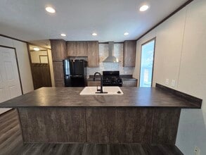 Building Photo - 52 Ash Ave