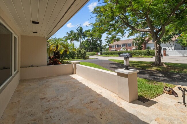 Foto del edificio - 2608 NE 12th St