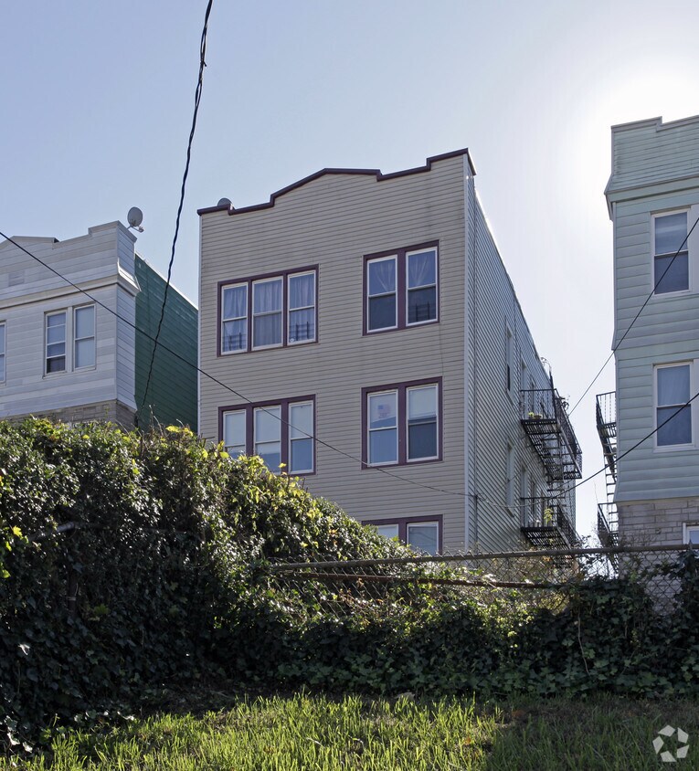 Building Photo - 243 Duncan Ave