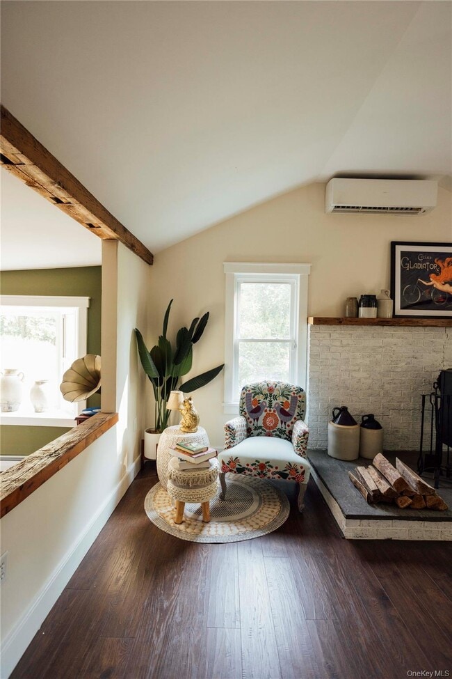 Building Photo - 2 Locust St