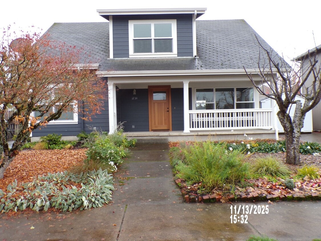 Primary Photo - Charming house close to parks