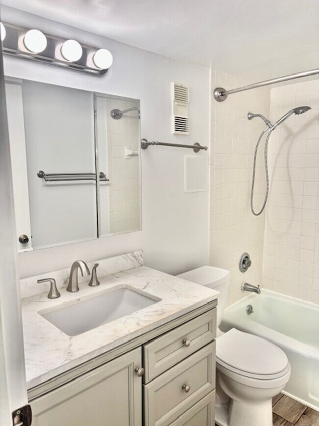 Foto del edificio - Amazing Community - HIDDEN GEM! Live Across Daytona Beach Inc Water, Internet & Cable (7-12 mo le...