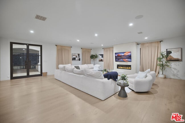 Foto del edificio - 7212 Mulholland Dr