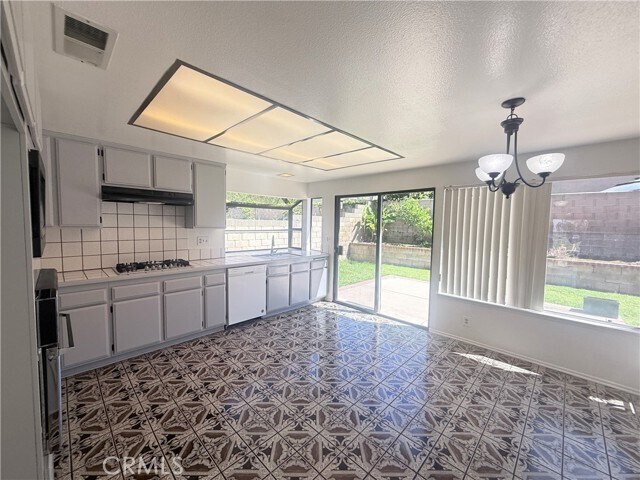 Building Photo - 46 Christamon W