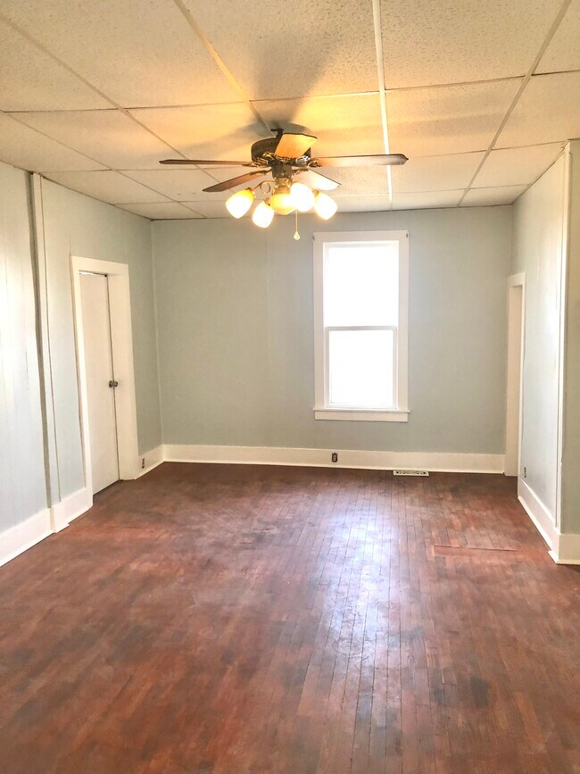 Building Photo - 410 Durink St