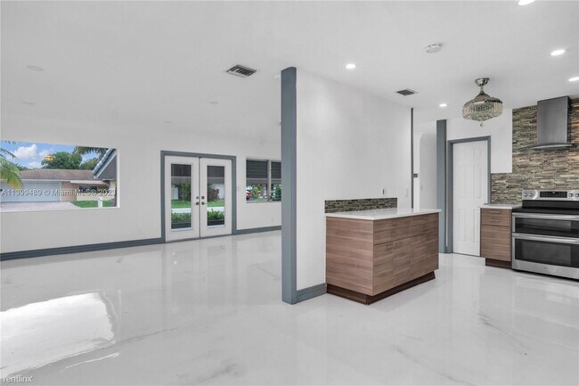 Foto del edificio - 3 br, 2 bath House - 4031 NE 18th Ave
