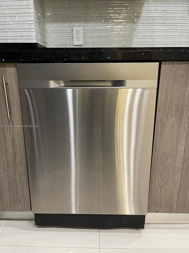 Foto del edificio - 2801 NE 183rd St