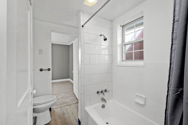 Foto del edificio - Gorgeous 2 bedroom home in West Mifflin available now!