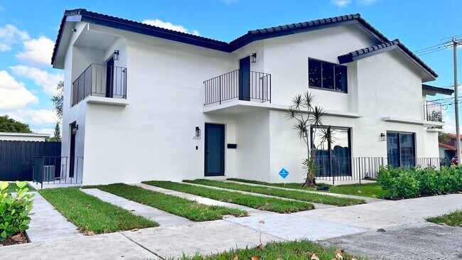 Building Photo - 2663 SW 32nd Ave