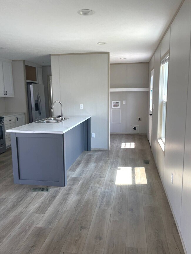 Foto del edificio - 6621 W Ridge Rd