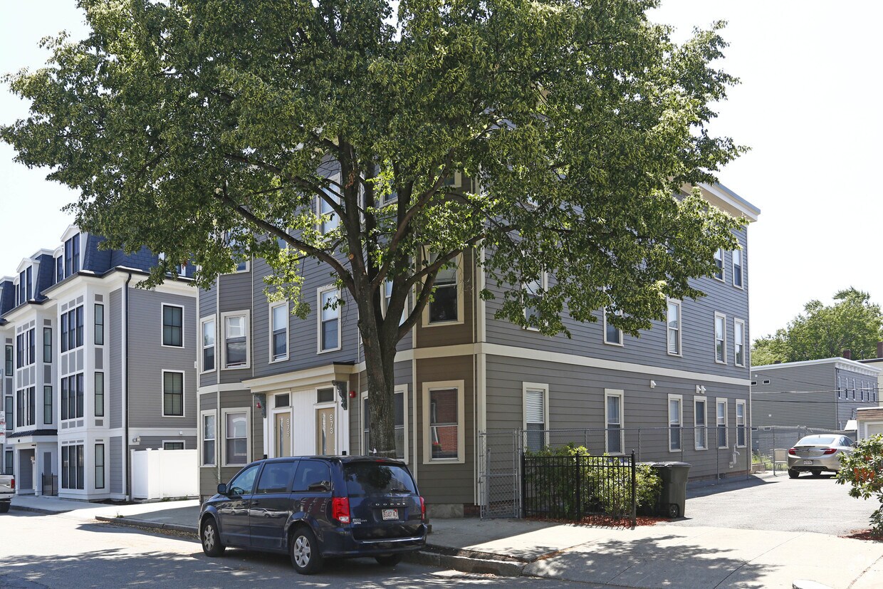 Building Photo - 873-875 E 2nd St