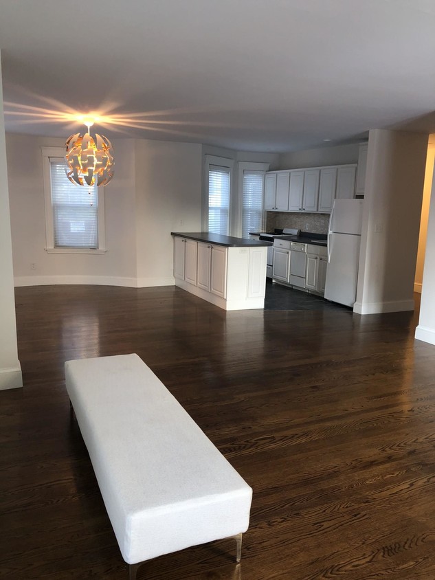 Primary Photo - 11 W Elm Ave