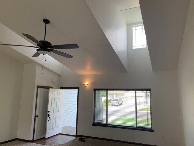 Foto del edificio - Broadmoore Estates Rancher