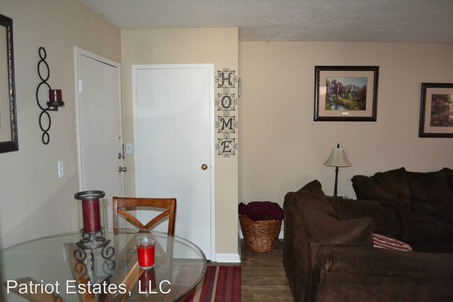 Foto del edificio - 1 br, 1 bath Apartment - 225 N. Madison
