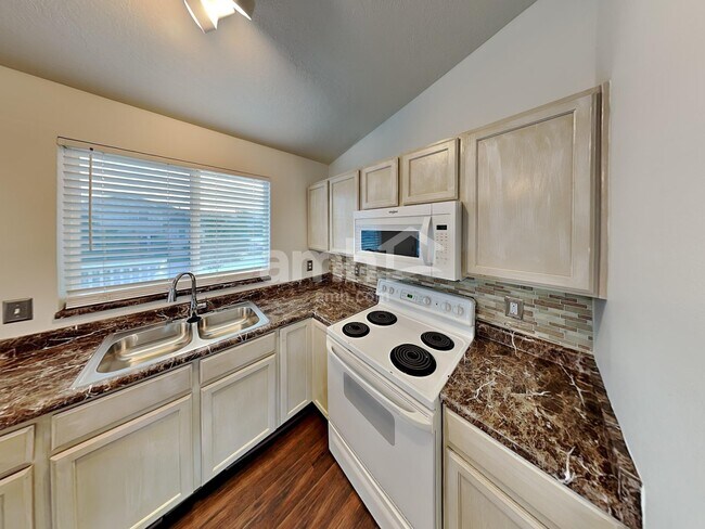 Building Photo - 5976 S Stone Flower Way