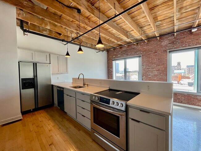 Building Photo - 1803 Wyandotte St