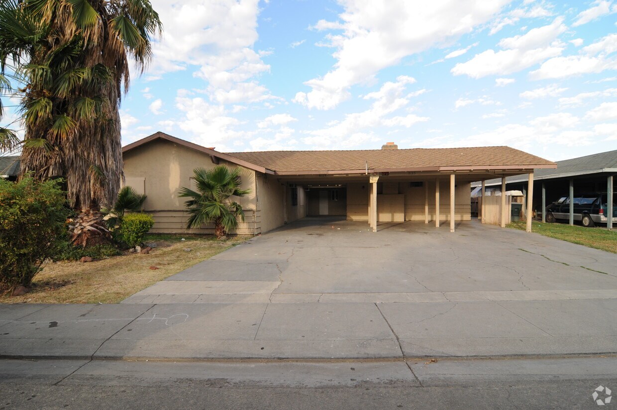 Building Photo - 8123 Albany Dr