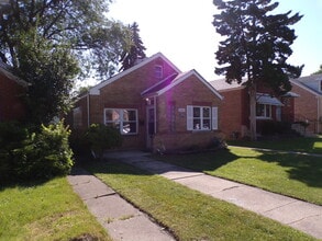 Building Photo - 2327 Northgate Ave