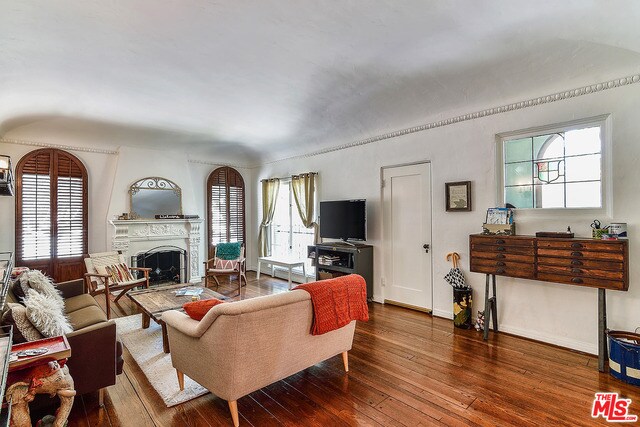 Foto del edificio - 8426 Blackburn Ave