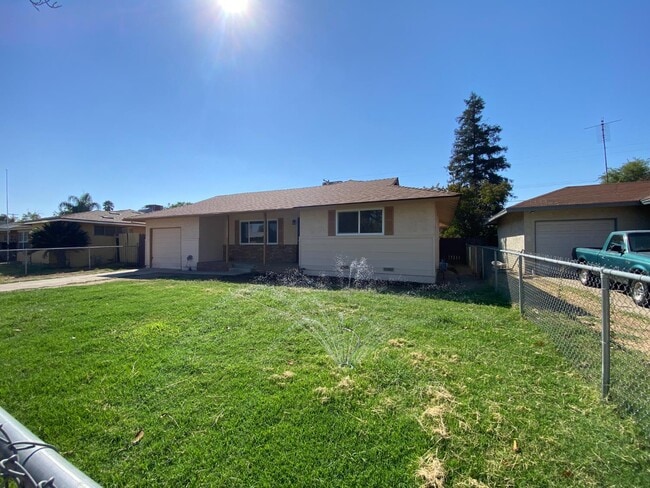 Building Photo - 1545 W Sussex Way