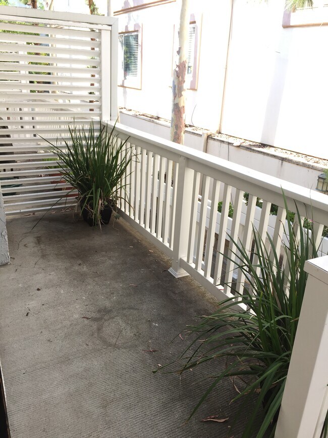 Foto del edificio - 11650 Mayfield Ave