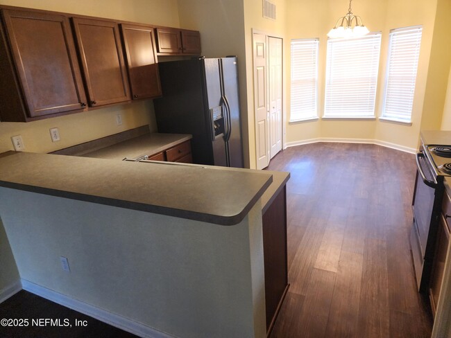 Building Photo - 490 Hopewell Dr