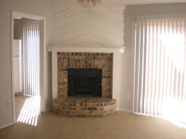 Building Photo - 4357 Madera Rd