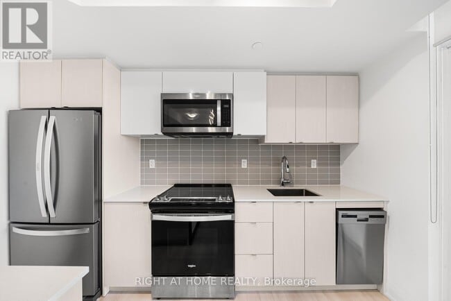 Building Photo - 1461 Lawrence Ave W