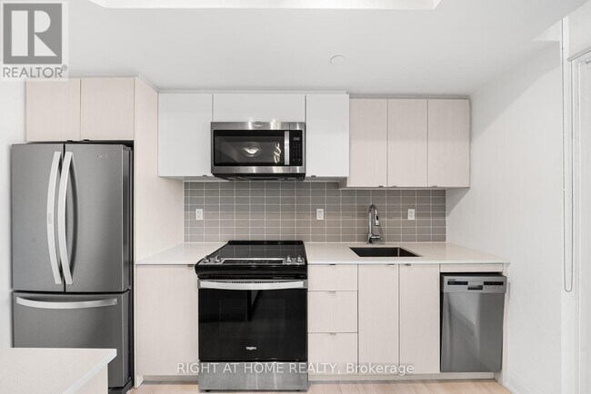 Photo du bâtiment - 1461 Lawrence Ave W