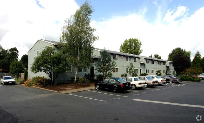 Regis Arms - Treya's Terrace Apartments