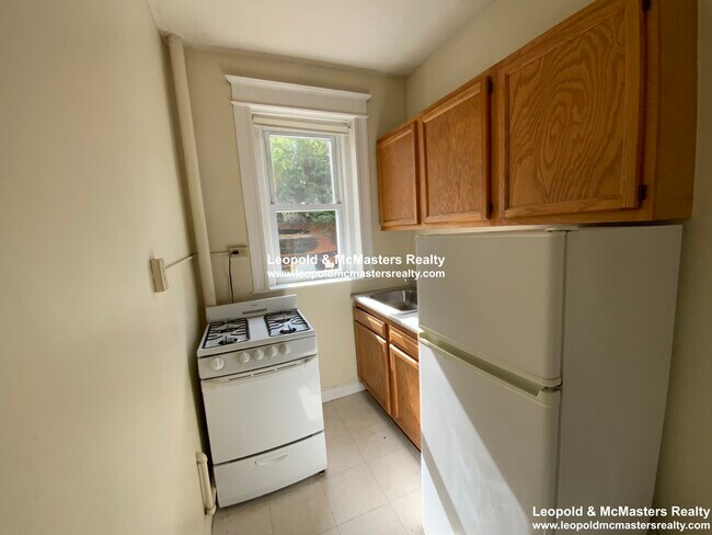 Building Photo - 217 Kelton St