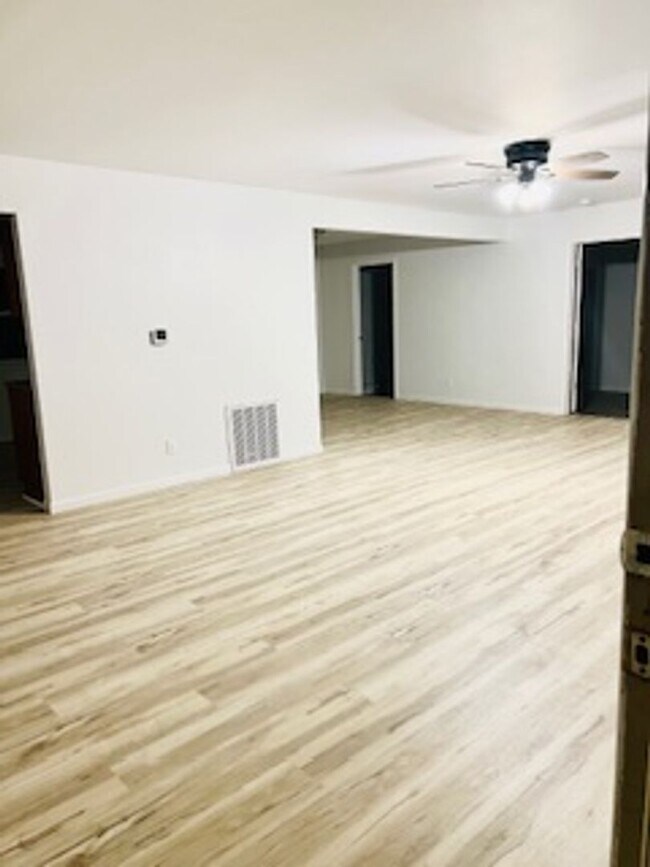 Building Photo - 1315 Pershing Dr