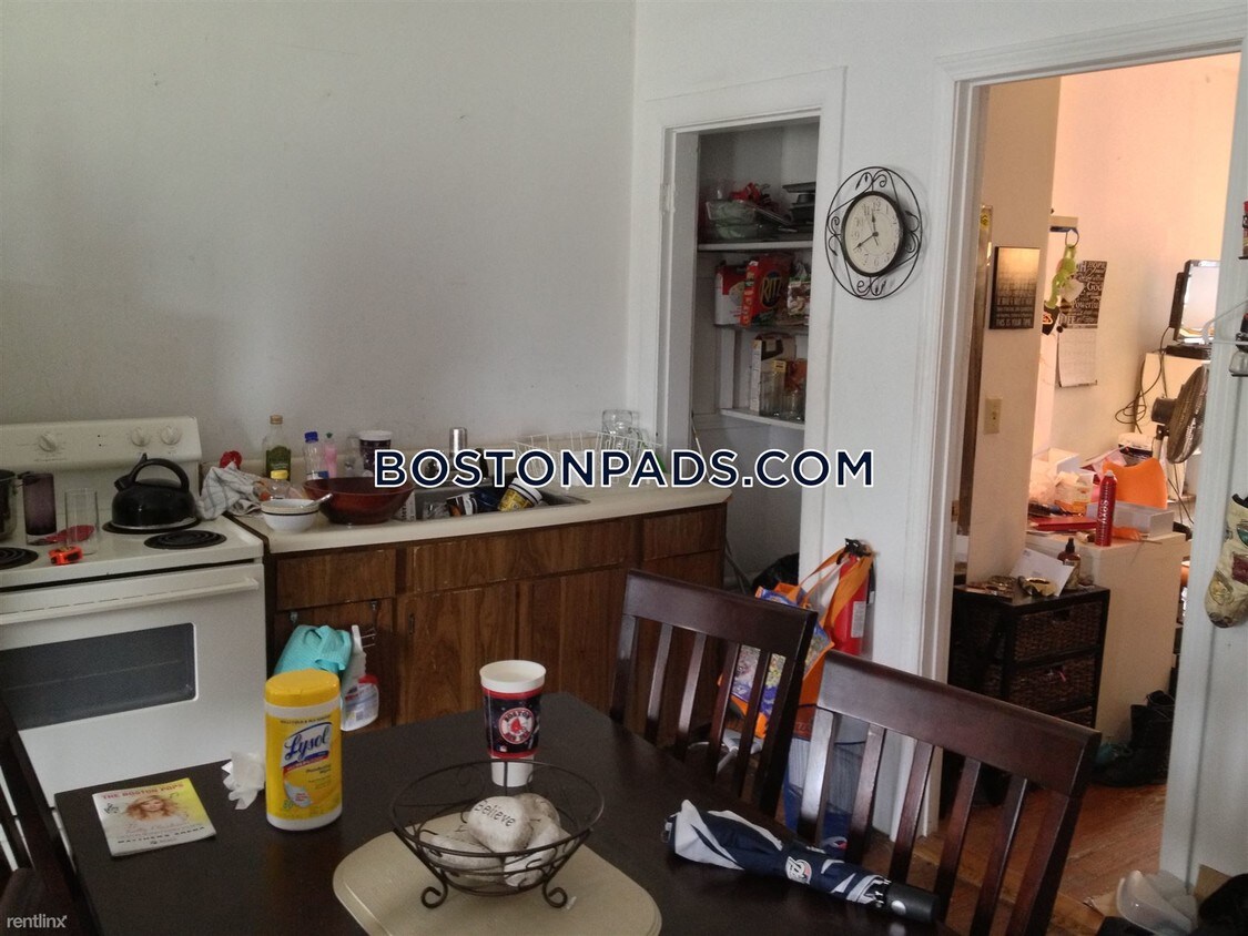 Primary Photo - 212 Hemenway St