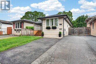 Building Photo - 1599 Sandgate Crescent
