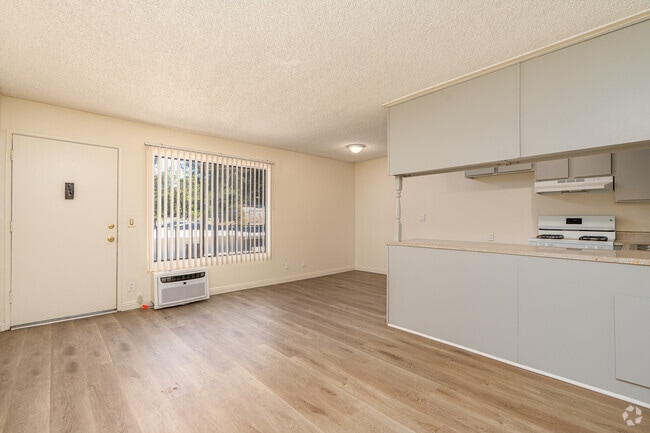 1BR, 1BA - 546SF - Living Room - 10210 Mountair Ave