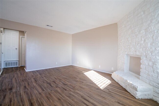 Building Photo - 10211 Brownie Dr